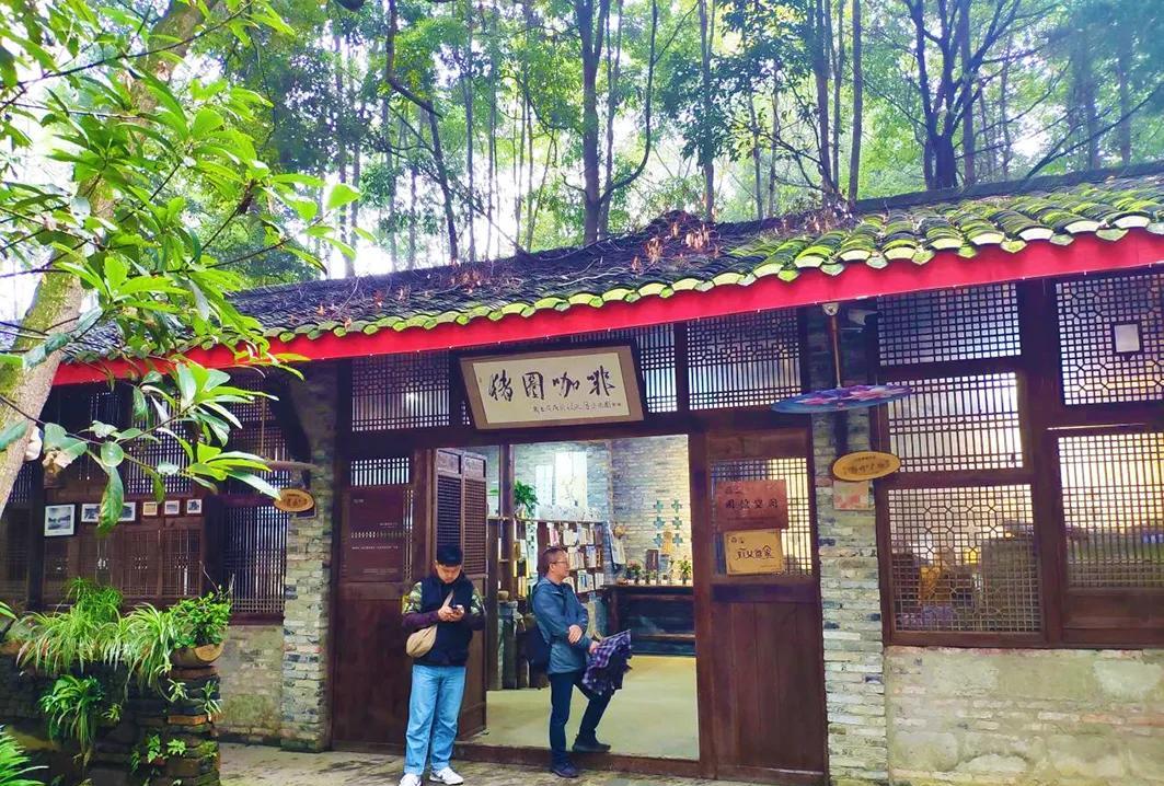 从咖啡馆到旅游综合体，这个“猪圈”改造的咖啡馆，依靠什么、年接待20万人？
破猪