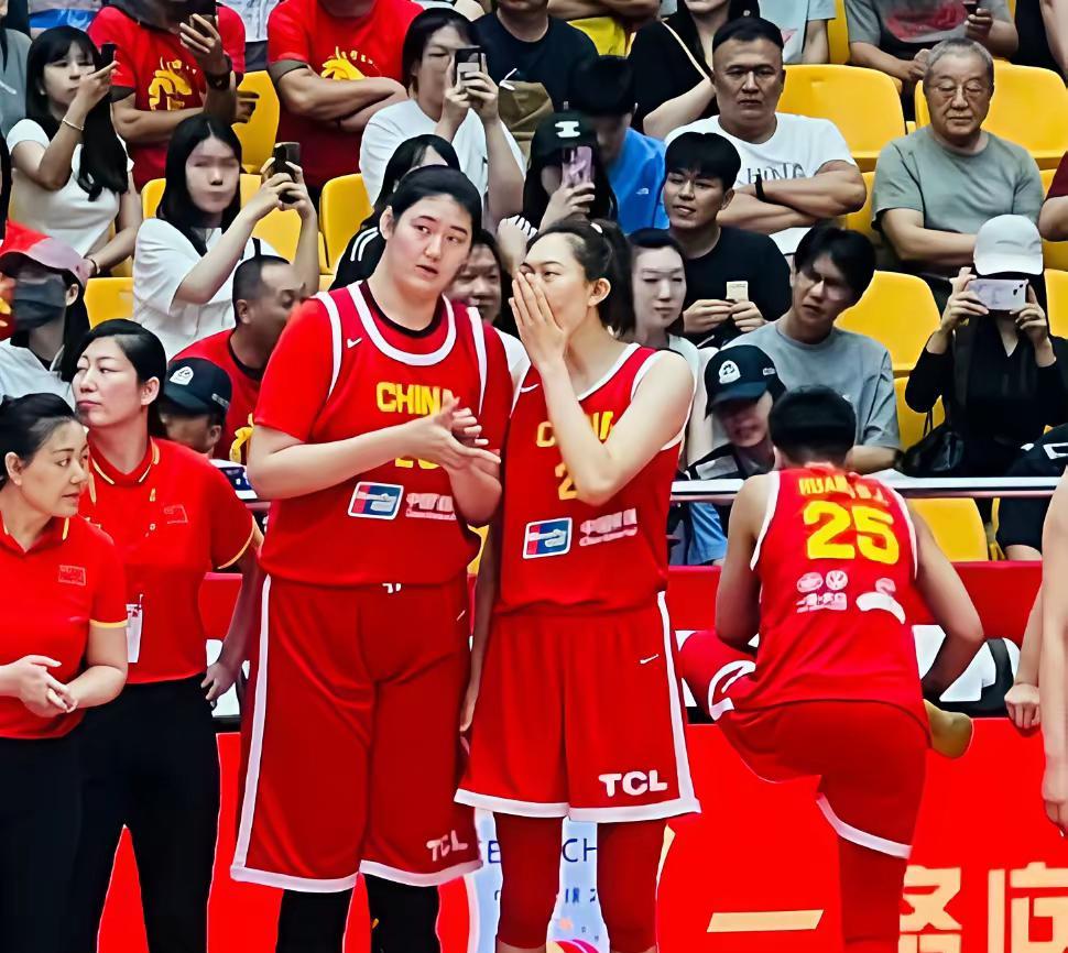 有人说：“张子宇加入国家队后，会抢走韩旭的中锋位置，两人会有矛盾。”
其实，韩旭