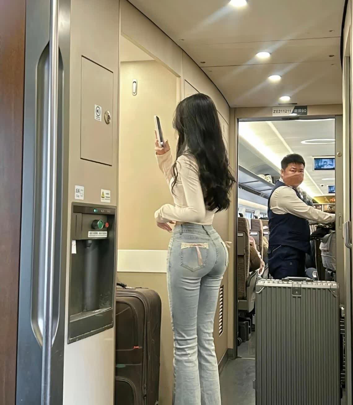 我家闺女今年都30岁了，既没步入婚姻殿堂，也没有一份稳定工作。