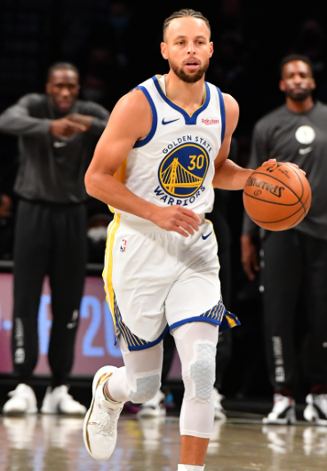 今年库里一打强队就休息，背靠背也休息，就是打弱队，大量出手刷数据。