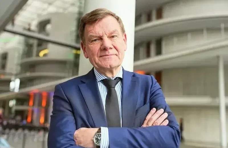 德国还给以色列送武器











加沙的惨状，地球人都知道了，简直是人