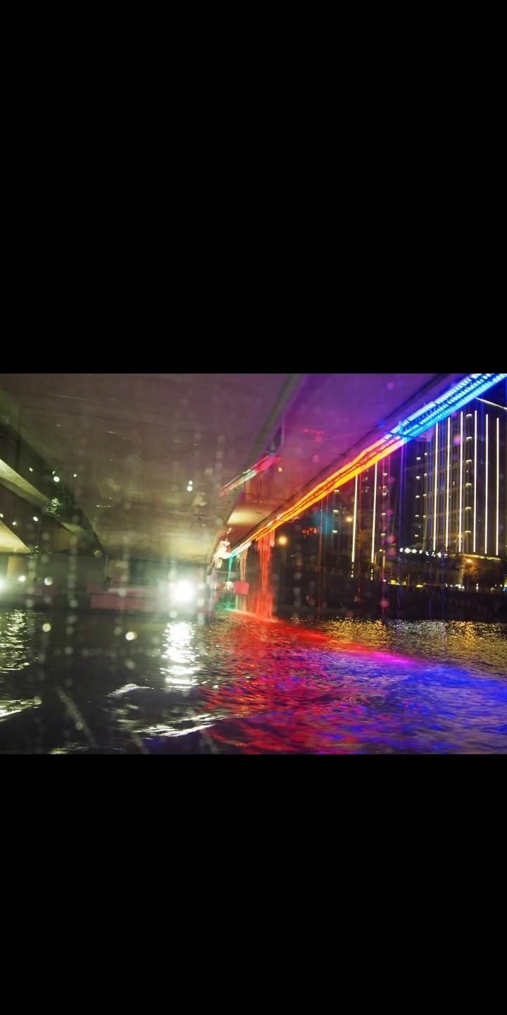 饭后夜骑，当然，工具是共享单车，来回骑了十一公里，没事没事的，可能是骑速太慢的缘