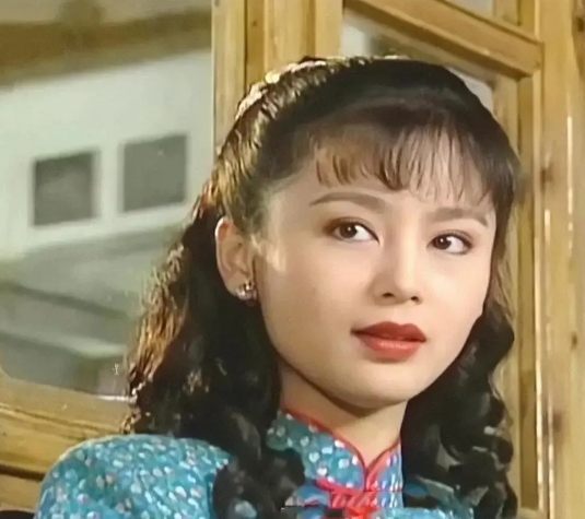 那年，陈红和陈凯歌做客鲁豫的节目，陈红突然问了陈凯歌一句：“如果当初我嫁给别人，