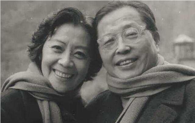 1933年早春，曹禺与郑秀结识于校园戏剧活动中，曹禺特地邀请当时身为清华“校花”