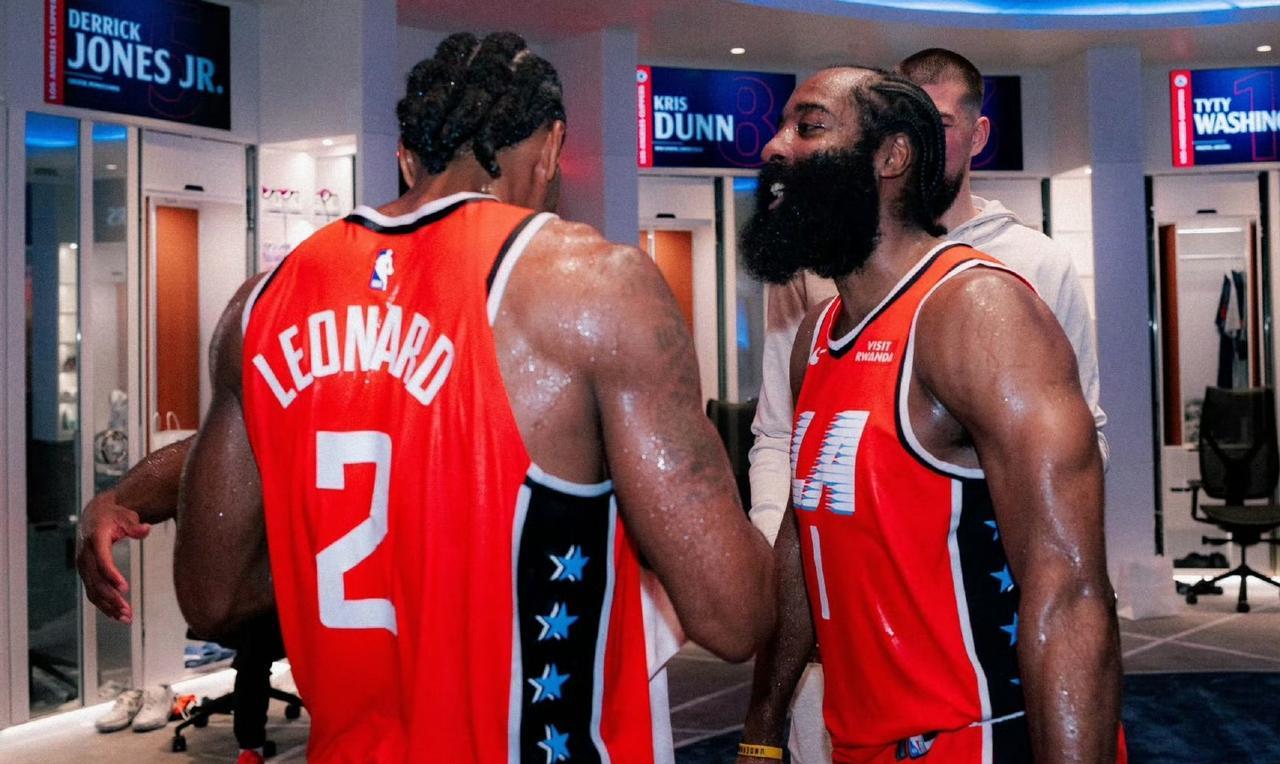 客观一点，你们觉得现在谁是快船老大？快船一直是伦纳德老大啊，登哥只是进攻发起组织