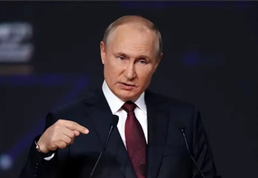 中国受俄牵连，普京不吭声，他的未来计划，给中国留了一个位置。7月19日，克宫消息