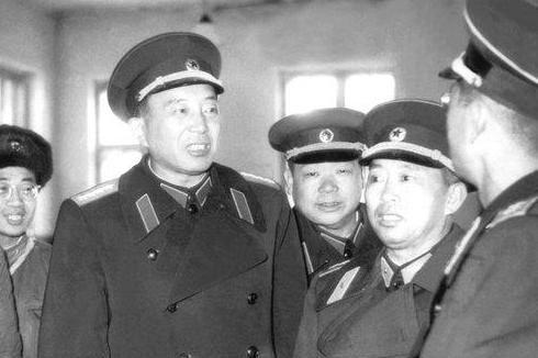 1966年3月18日，60岁的罗瑞卿将军无处申辩，后直接从3楼纵身跳下，当场血流