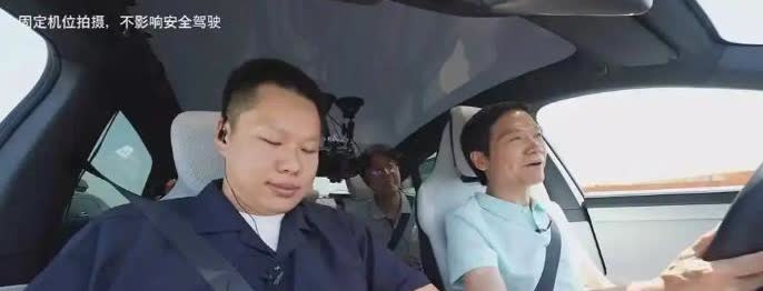 “说车的阿飞”吐槽去拍摄小米YU7发布会，没有车马费。该说不说的，小米这人情世故