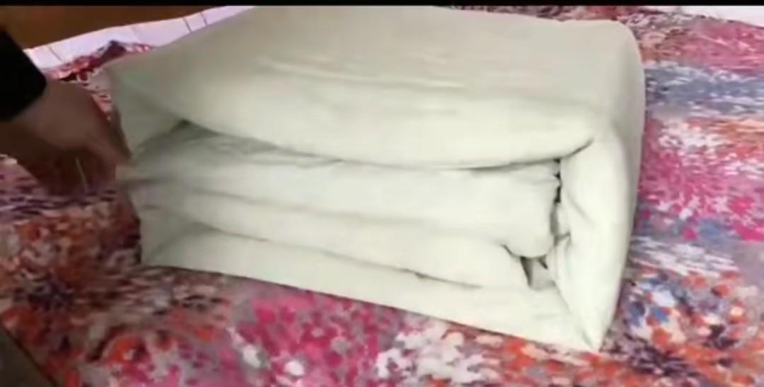 可以说退伍几十年，一直保留着从部队带回来的军用被的战友恐怕不多，一直在用的更是少