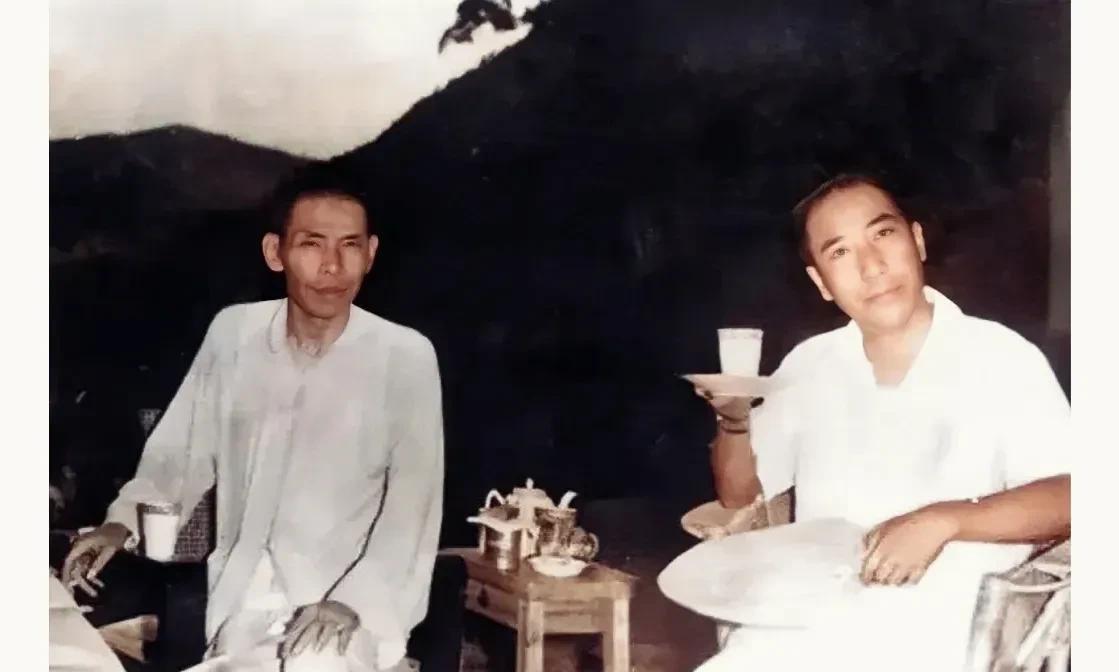 上世纪30年代，上海，军统头子戴笠与“上海青帮三大亨”之一的杜月笙的合影老照片