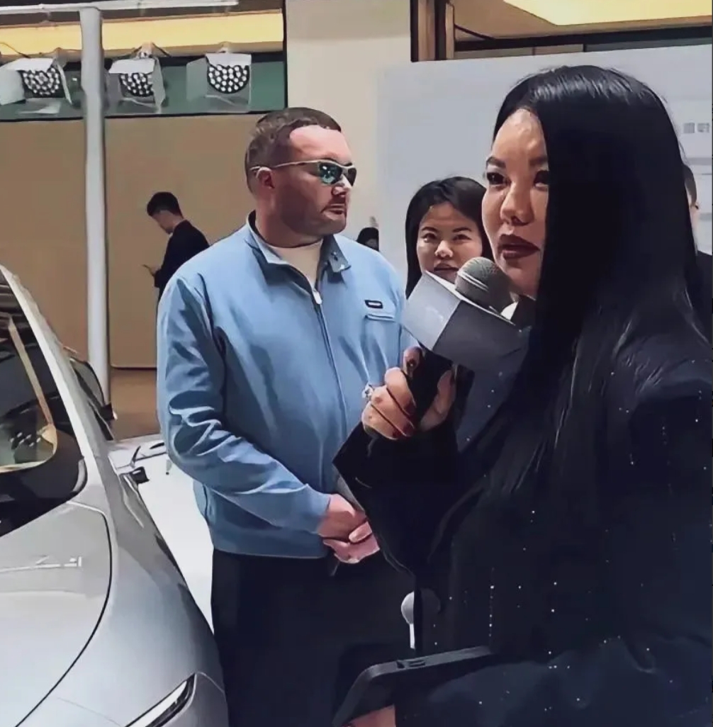 这才是真实的李湘，无美颜无滤镜的样子的真实样子就是这个样，与以前的李湘判若两人，