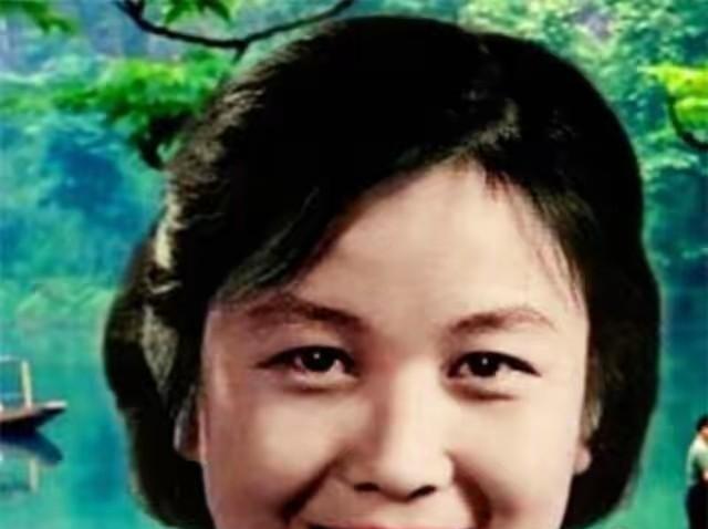 1968年，严凤英趁着丈夫熟睡，来到床头柜前，将事先准备好的100片安眠药吞下，