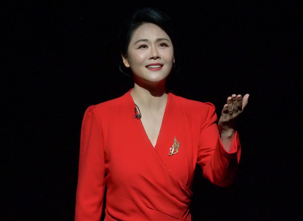 #还珠格格柳红扮演者辟谣有天价片酬#
     柳红的扮演者？陈莹，她快五十岁了