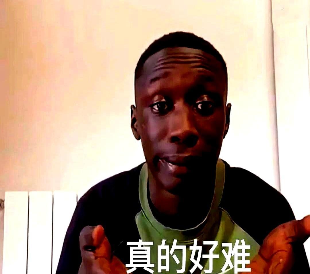 一位非洲的黑人男工人，在广州打工时，被路人问到：你想不想回非洲？
男工人很不高兴
