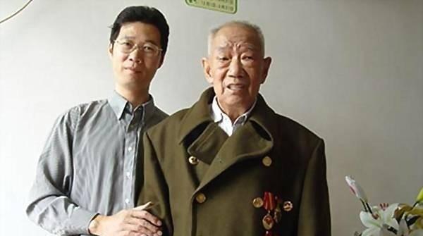1995年，李二喜突然被半夜的一声枪响惊醒，待他查看家人的情况时，竟发现儿子已经