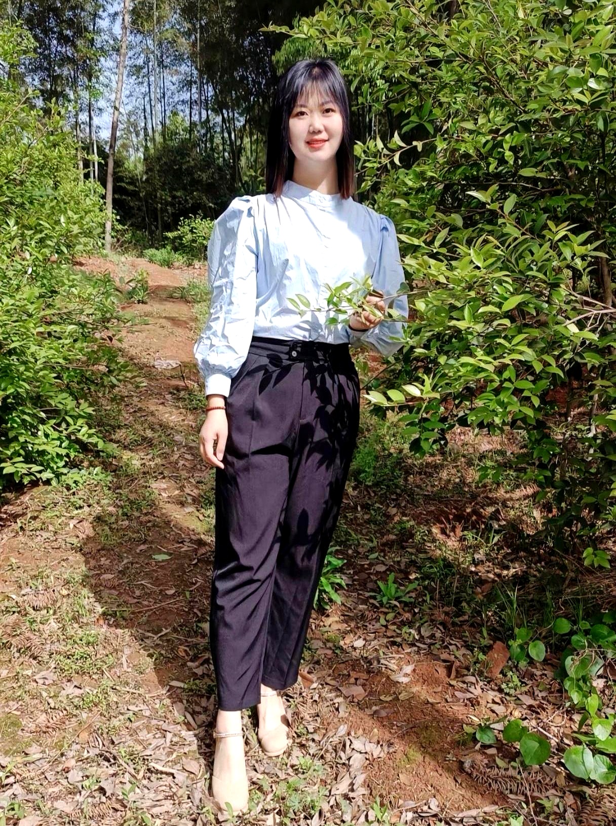 体重秤上的数字，总是那么刺激。三斤肉啊，得爬多少座小山才能消耗掉？这张照片，算是