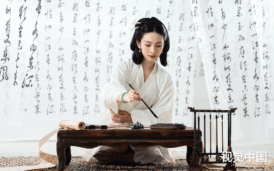 被未婚夫污蔑结婚是阴谋，我一气之下退婚！谁能想到，他竟在我转身离去后，疯狂求复合
