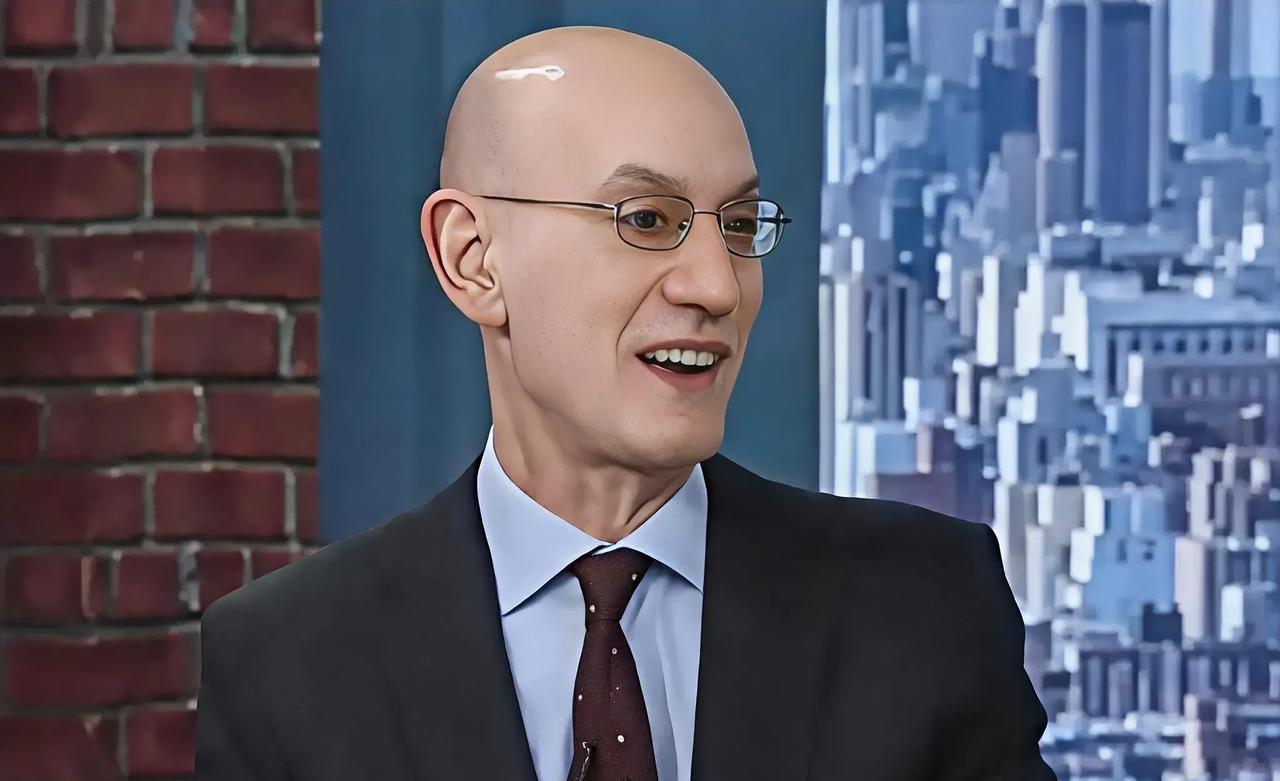 肖华公开喊话罢烂球队！
近日，NBA总裁肖华在一档节目中，谈到独行侠以2%的几率