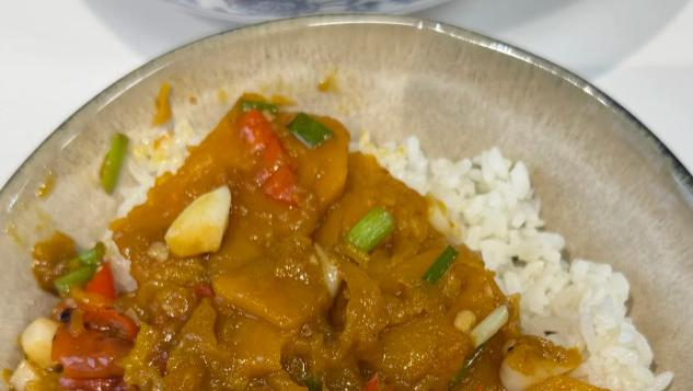 别光盯着蒸菜了！这盘辣炒南瓜，甜辣交织得简直能让舌头“跳舞”