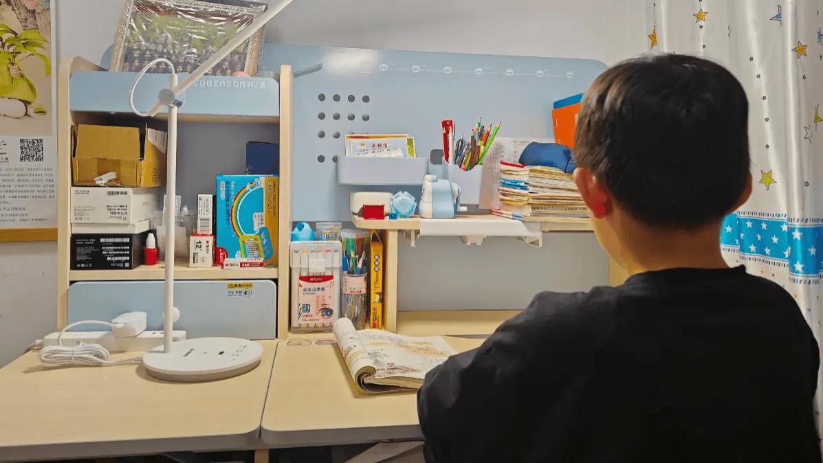 为什么孩子越看书越近视？问题可能出在灯上