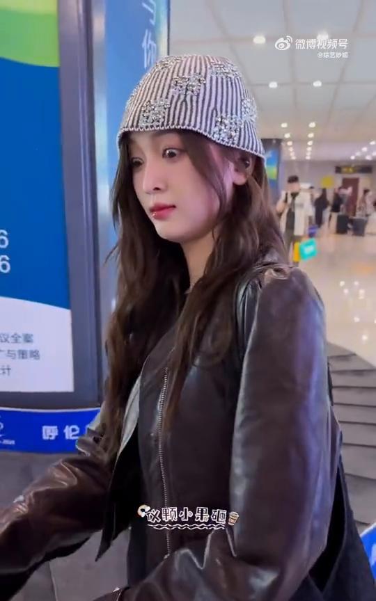 就因为这把剑，每天都可以跟你见面。如果有以后如果有人挤你，你就可以用这个剑砍。各