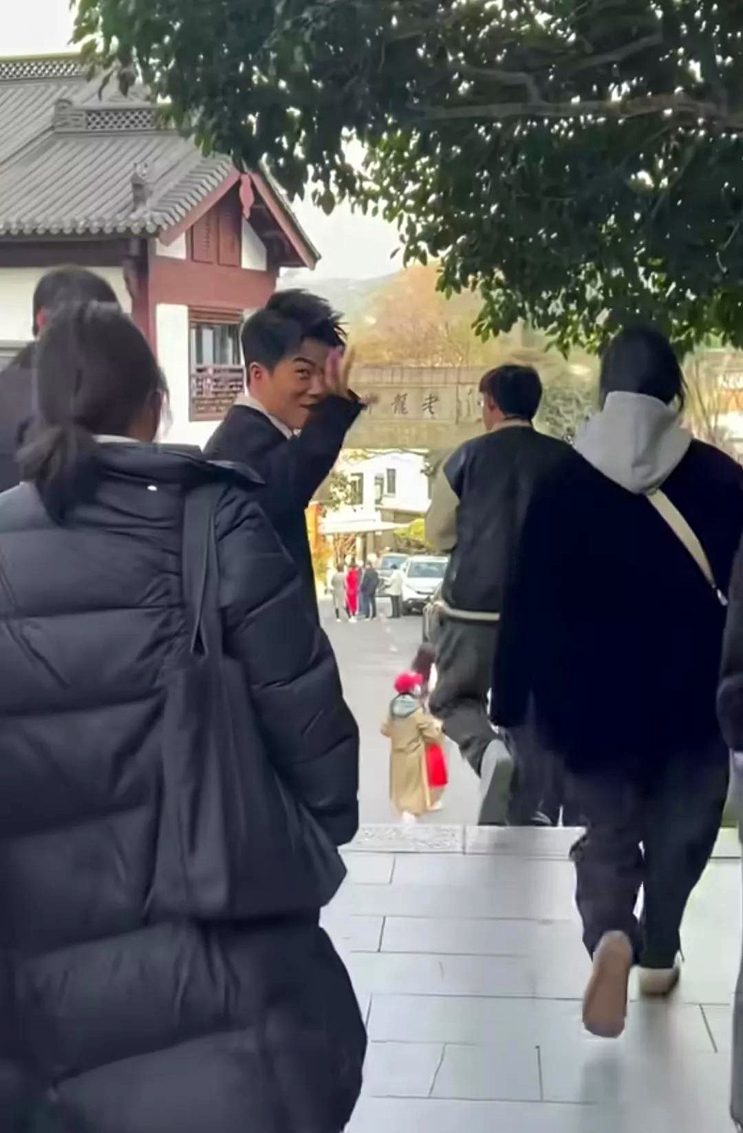 董宇辉杭州回应肉夹馍











天哪，你们知道吗？董宇辉在杭州竟然被