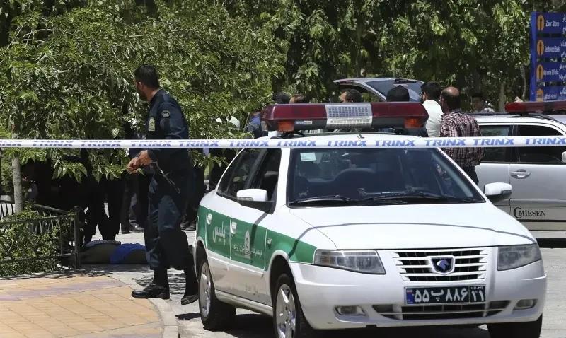昨天早上，伊朗一个警察局发生爆炸
德黑兰时间2025年3月30日，伊朗司法部门下