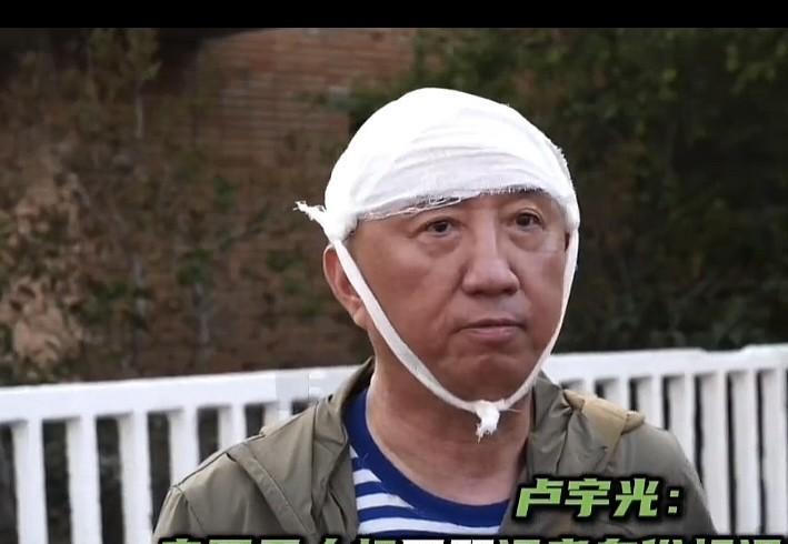 卢宇光头部受伤被炸，有人担心惋惜，有人拍手称快，如此反差却为何？
看了好多卢宇光