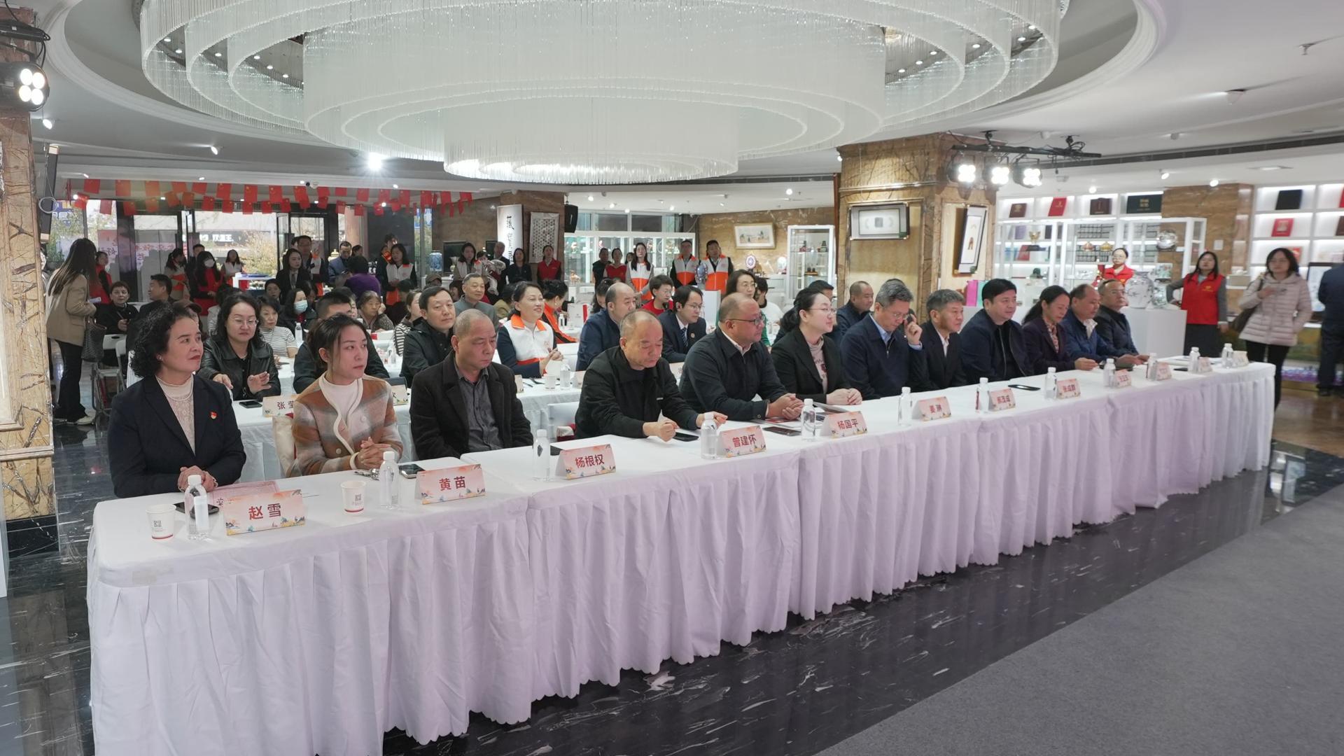 枫林绿洲社区2025年重阳节主题活动在博龙大观艺术中心举办