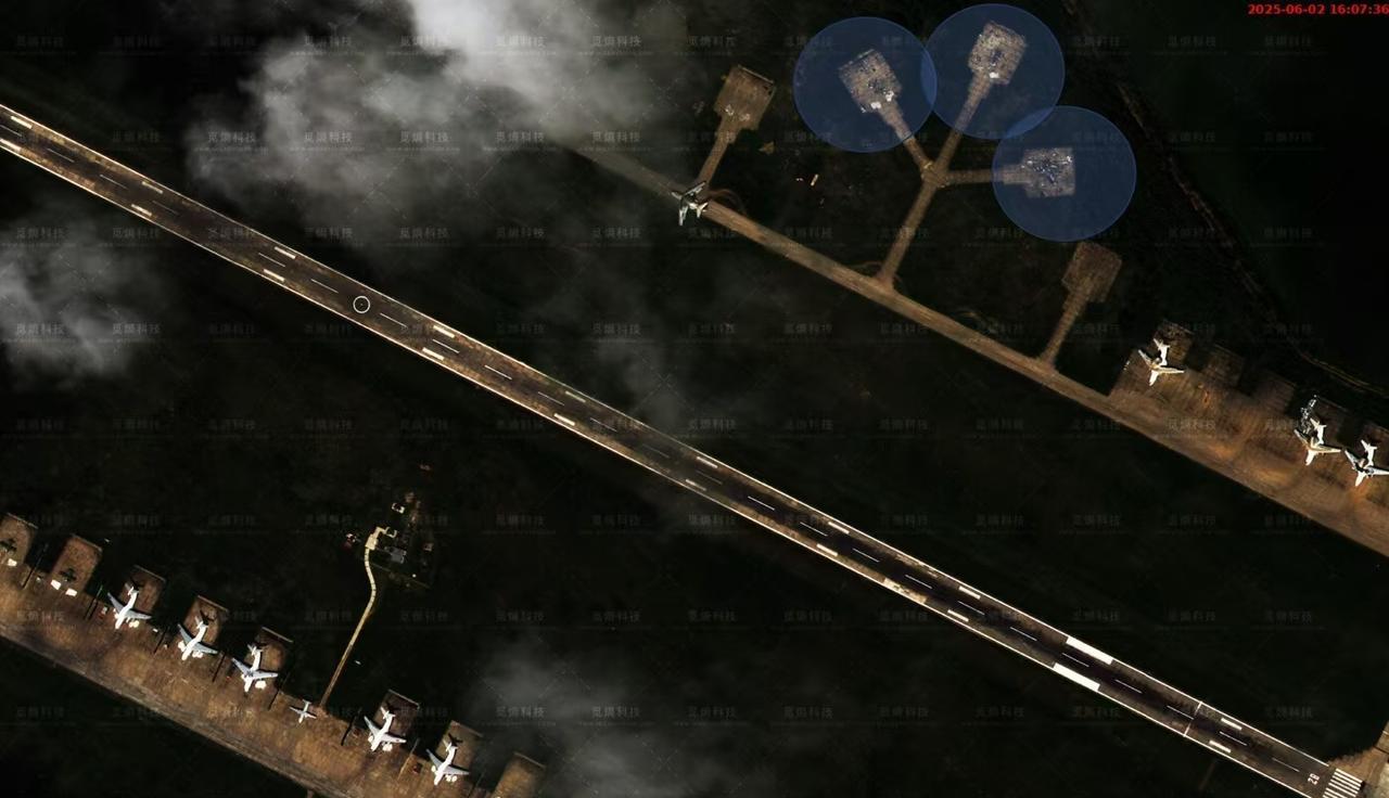 最新卫星照片发现，在俄罗斯伊万诺沃塞韦尔内空军基地，疑似还有1架A-50预警机受