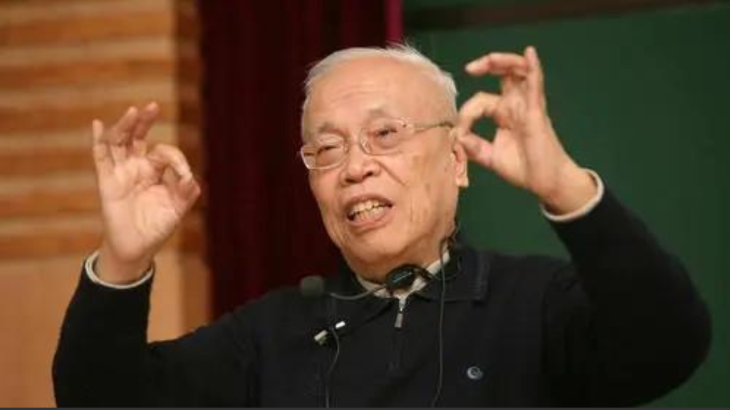 语出惊人！87岁姜伯驹院士直言：“不是别人要卡我们的脖子，而是我们用教育卡住了自