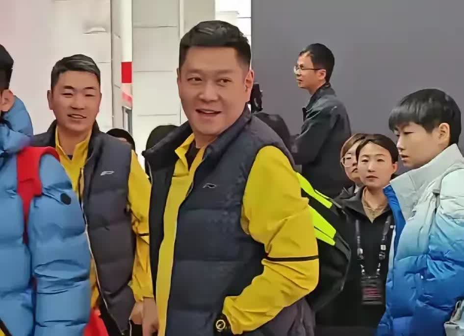 莎宝就是个小人精[捂脸]

抽签仪式上

咱莎宝也是好好宣传了一下重庆火