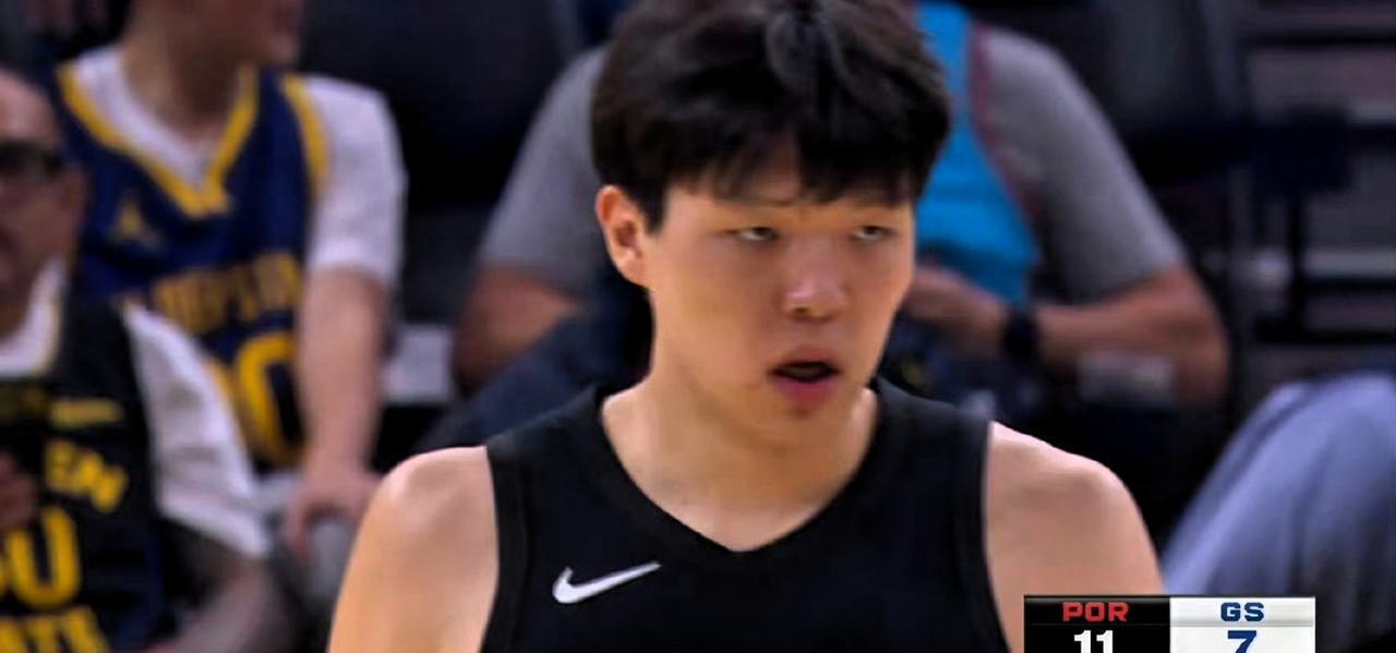 杨瀚森一上来1助1误1规，welcome to NBA，强度真大啊！杨瀚森季前赛