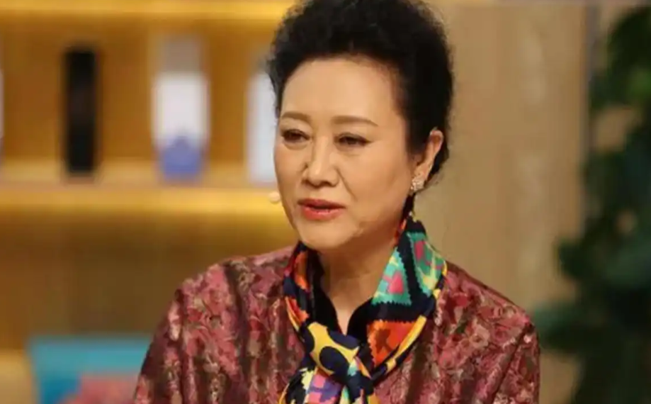 一天，王丽云的同学到北京办事，非要约她一起吃饭，无奈她只好带着妹妹一起去赴约！谁