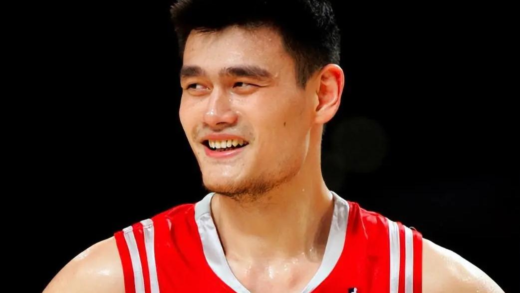 姚明：从NBA穹顶到中国篮球改革的摆渡人