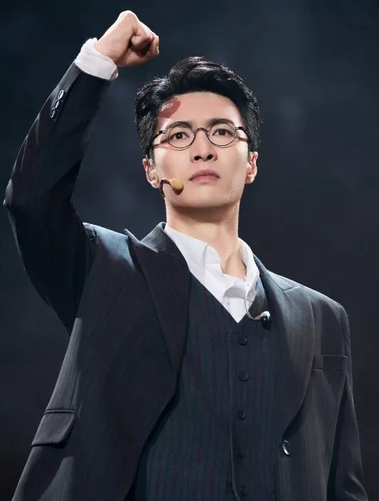 如果我是张艺兴，
我现在要做的事不是继续开演唱会，
也不是去参加音乐节和拍电影，