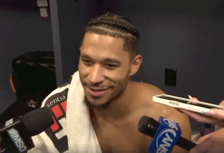 NBA常规赛，尼克斯113-100击败篮网。
赛后尼克斯球员约什-哈特接受了记者