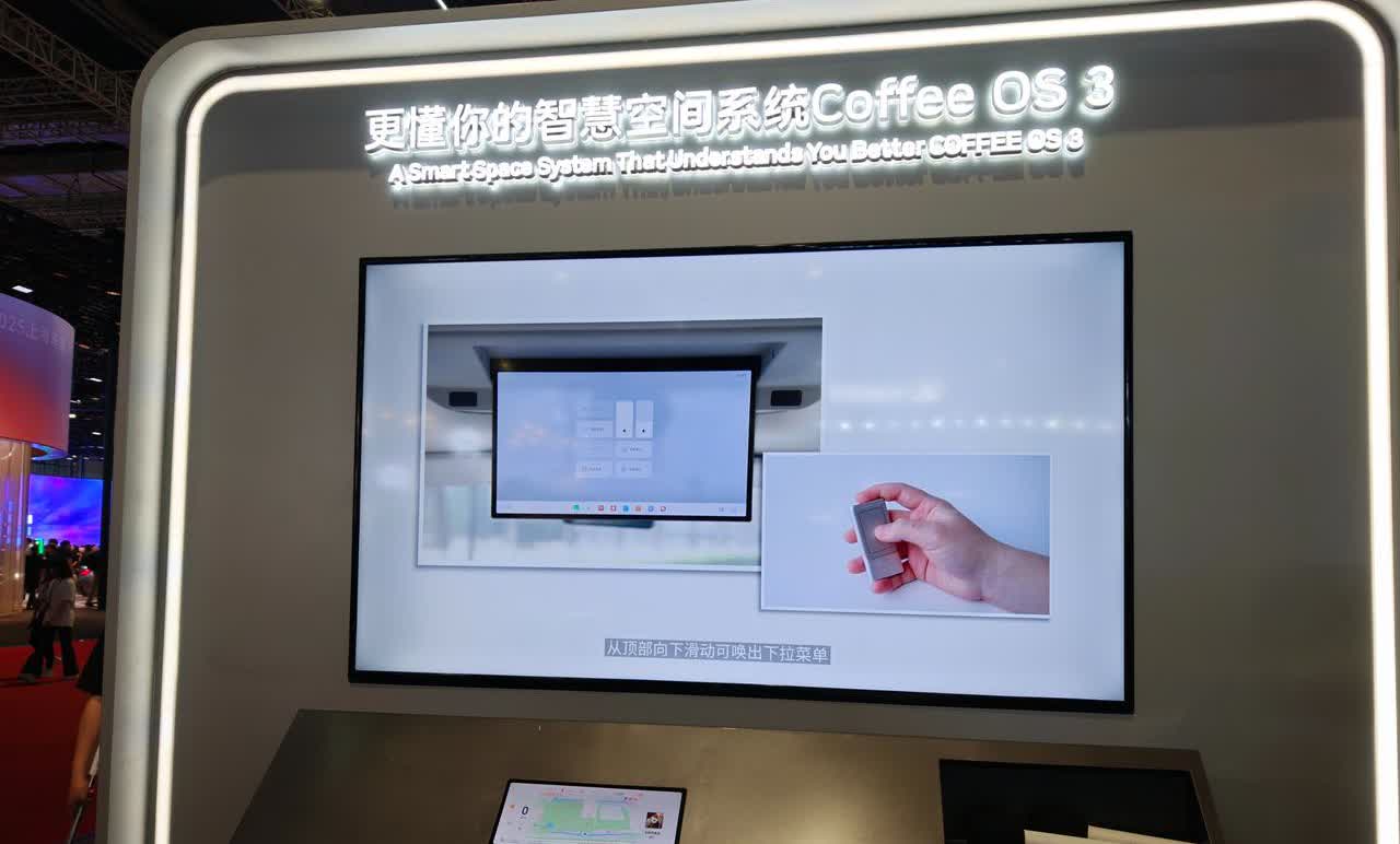 今天上海车展还看了魏牌的新车，高山有零重力座椅能按摩充电，可商用可家用典范。全新