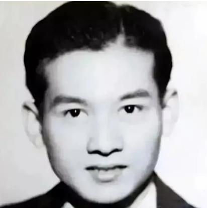 1946年，他离开了刚结婚9天的妻子，一别42年，终于踏上了从台 湾回大陆的邮轮