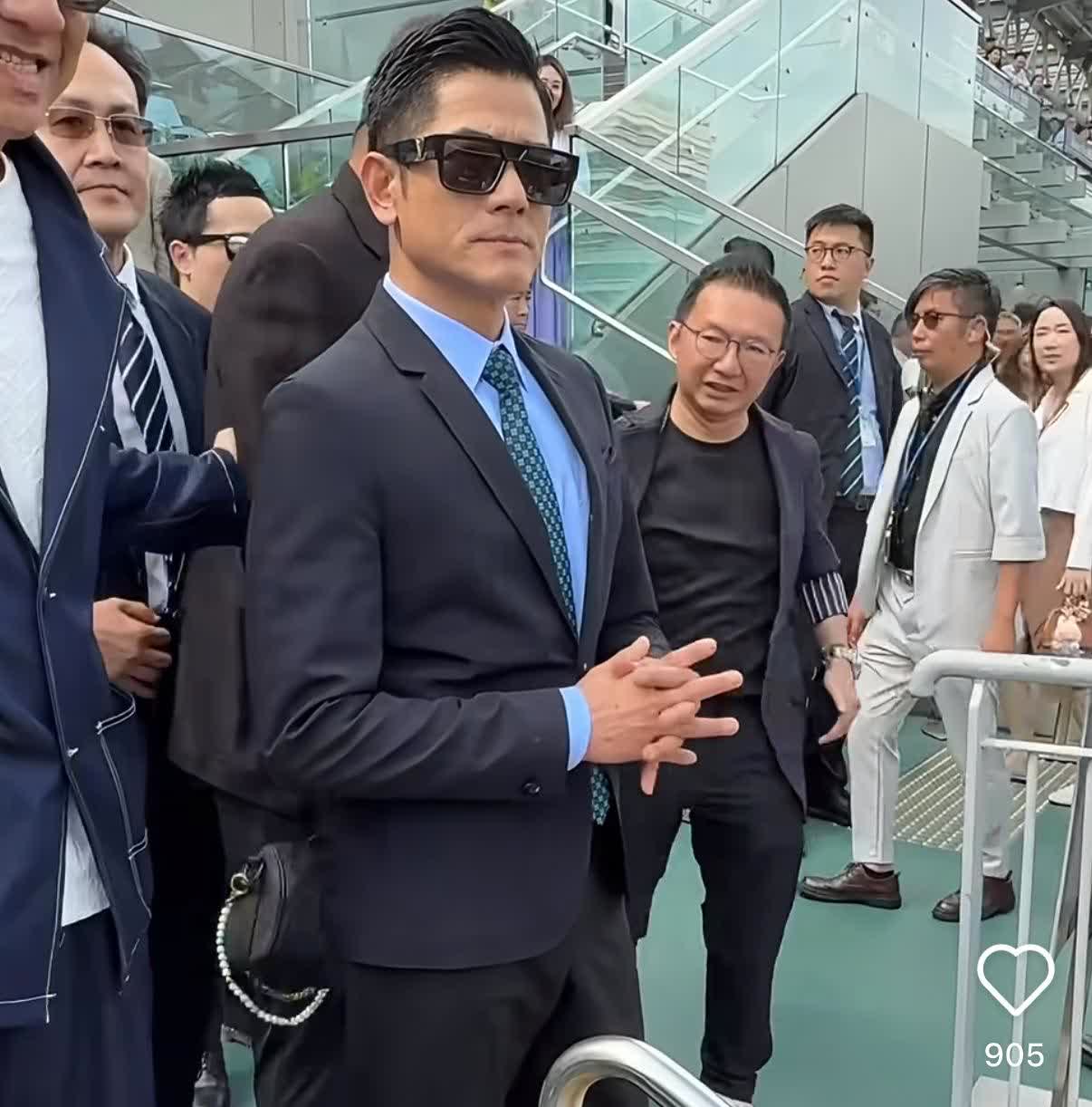 怀疑郭富城是不是不太对劲啊

已经59岁的人了

步履蹒跚、身材走样、头