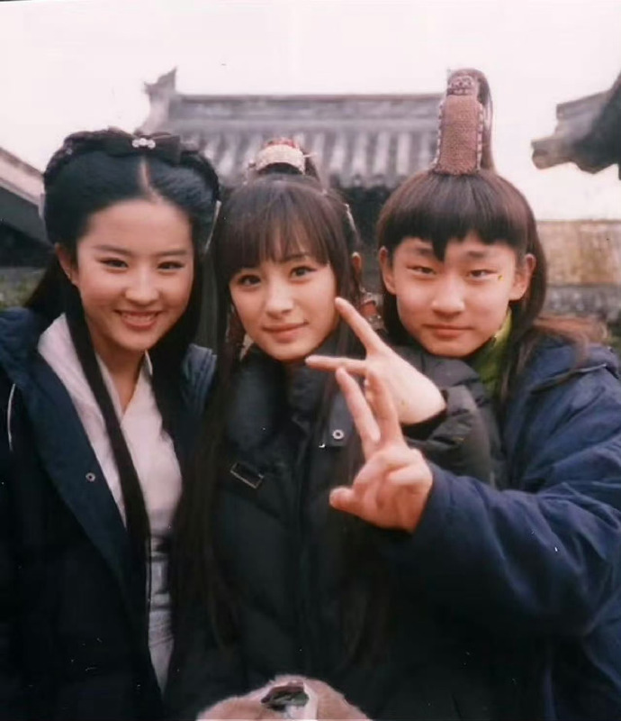 20年前的杨幂好可爱啊，大眼睛萌妹