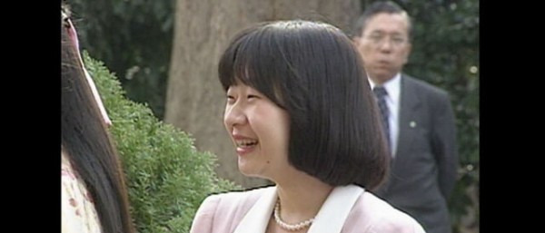 爱子公主的姑姑嫁普通人





---





美智子皇后对女儿清子公主那真