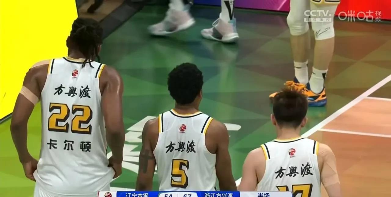 浙江队不演了，单节打出41-21的进攻高潮净胜辽宁队20分，半场结束以67-54