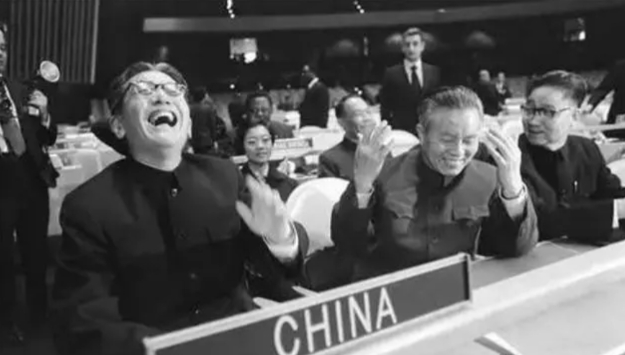 1971年，我国成功重返联合国，但却遭遇了一个小国的强烈反对，26年后，这个国家