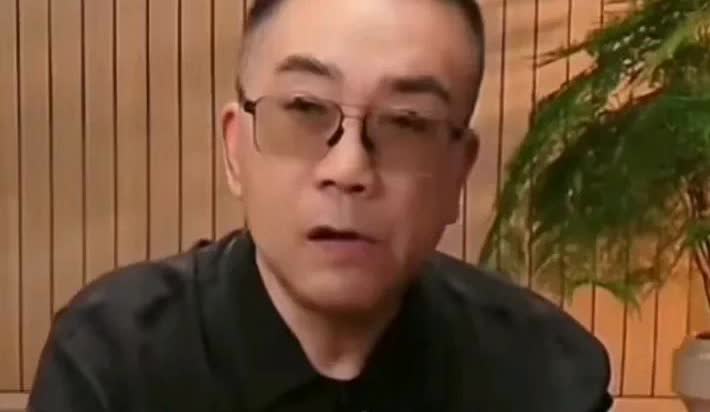 杨仪彻底自暴自弃到无耻，其实就是被谢雷爆出来2+1和刘家大小子开始，原来多少还是