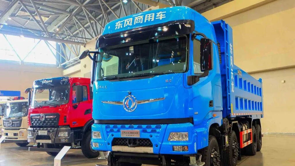 600匹王者动力！还有旗舰驾驶室舒适性，东风天龙KC王者自卸车来袭，这配置真是硬核！