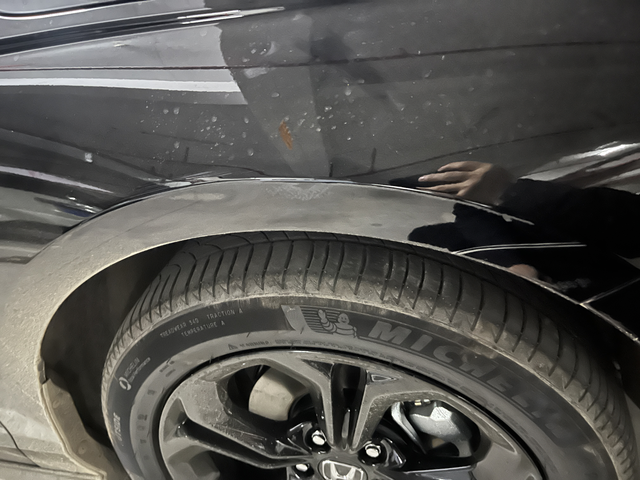 十一代半豪华版新车剐蹭掉漆
新车剐蹭掉漆需要去补漆吗，还没上牌，掉漆面积不大，想