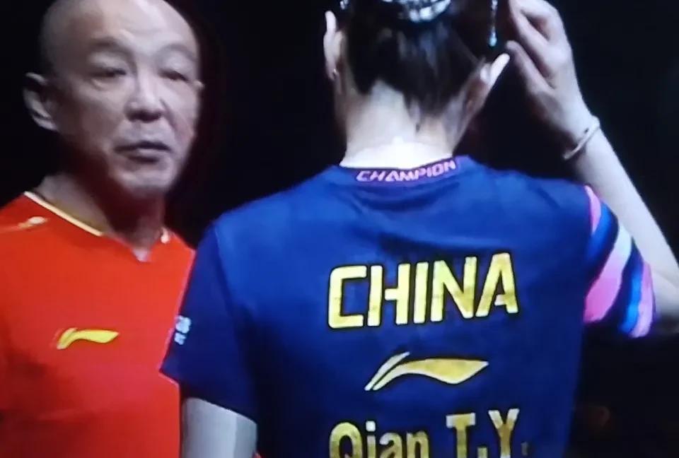 肖战指导上场，钱天一/薛飞组合开门红。
#秋日生活打卡记# 
钱天一/薛飞组合光