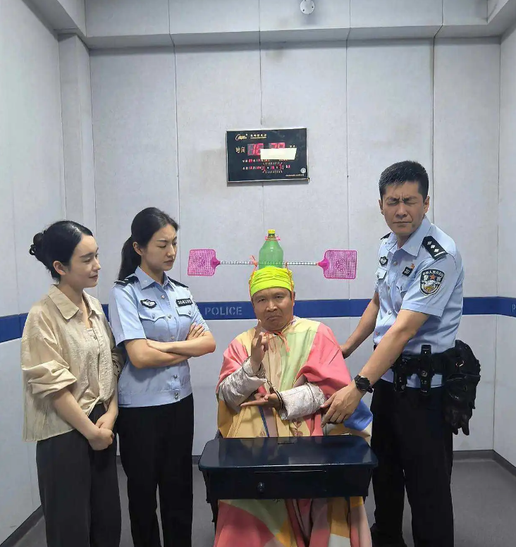 中间这位是位什么大师？
