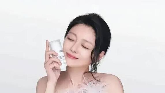 大S代言续约，本是好事一桩，但一个细节曝光，好事又变成了坏事